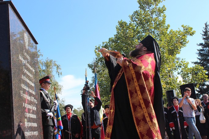 В ст.Тбилисской открыли памятник казакам сотни А.Гречишкина
